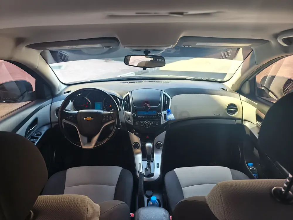 Chevrolet Cruze LS 1.4 model 2017 | GCC Specs | Excellent Condition - Image 11