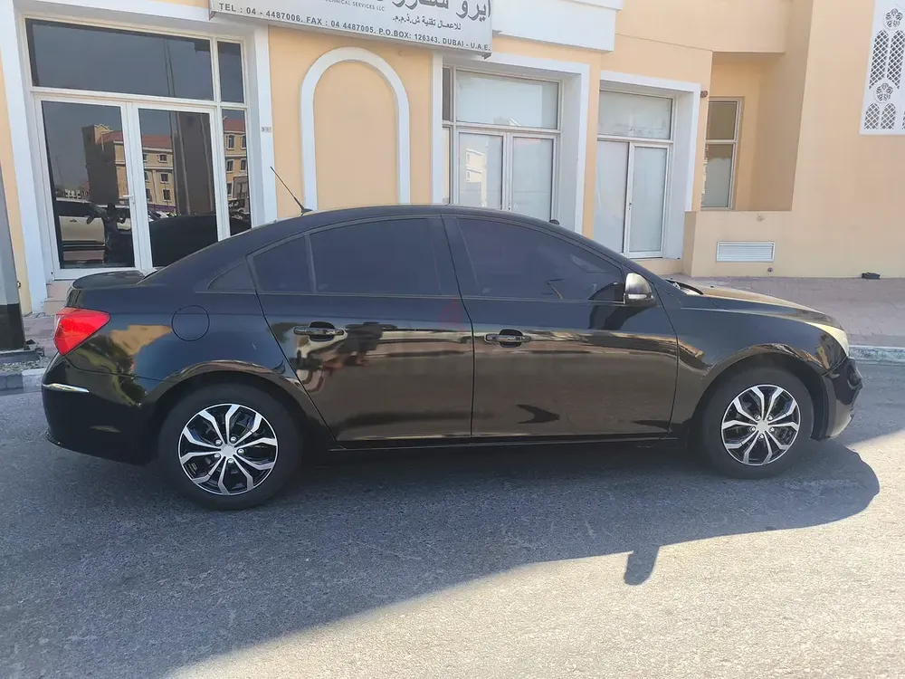 Chevrolet Cruze LS 1.4 model 2017 | GCC Specs | Excellent Condition - Image 8