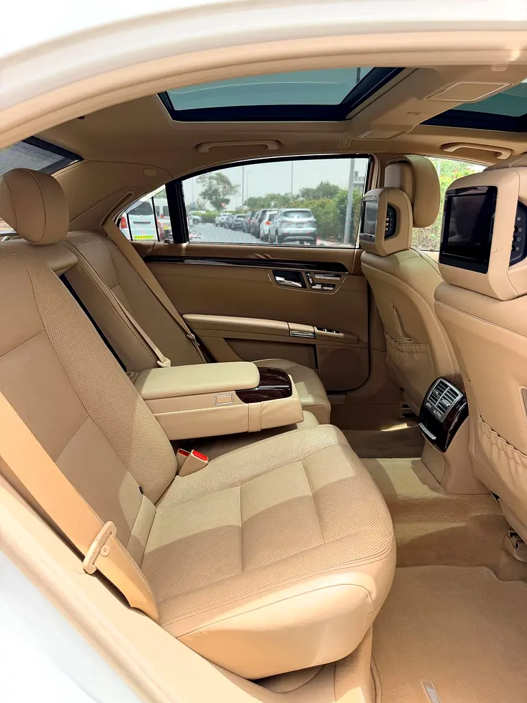 2012 Mercedes-Benz S 500 | GCC Specs single owner full service | Low Mileage | Pristine Condition - Image 16