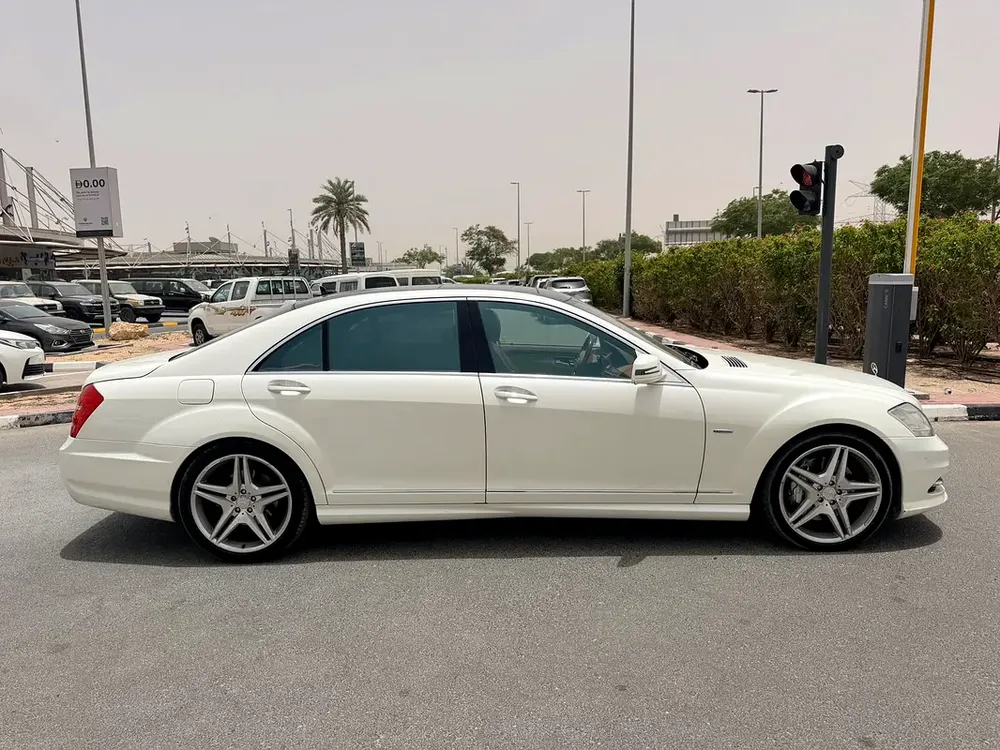2012 Mercedes-Benz S 500 | GCC Specs single owner full service | Low Mileage | Pristine Condition - Image 4