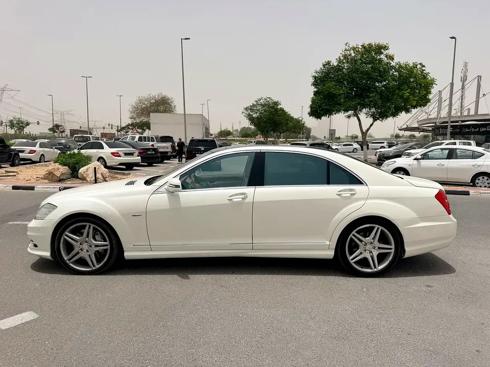 2012 Mercedes-Benz S 500 | GCC Specs single owner full service | Low Mileage | Pristine Condition - Image 5