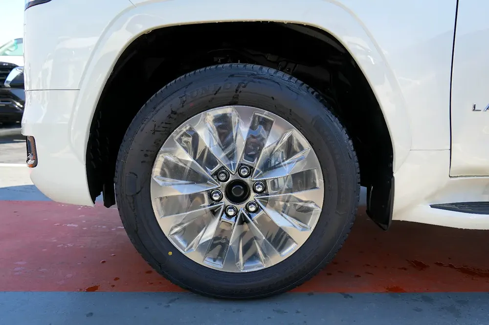 Toyota Land Cruiser GXR 4.0 2026 - GCC Specs - Image 12