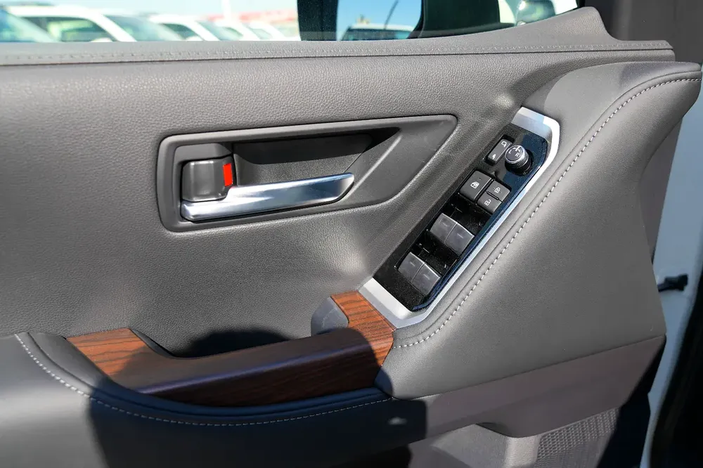 Toyota Land Cruiser GXR 4.0 2026 - GCC Specs - Image 16