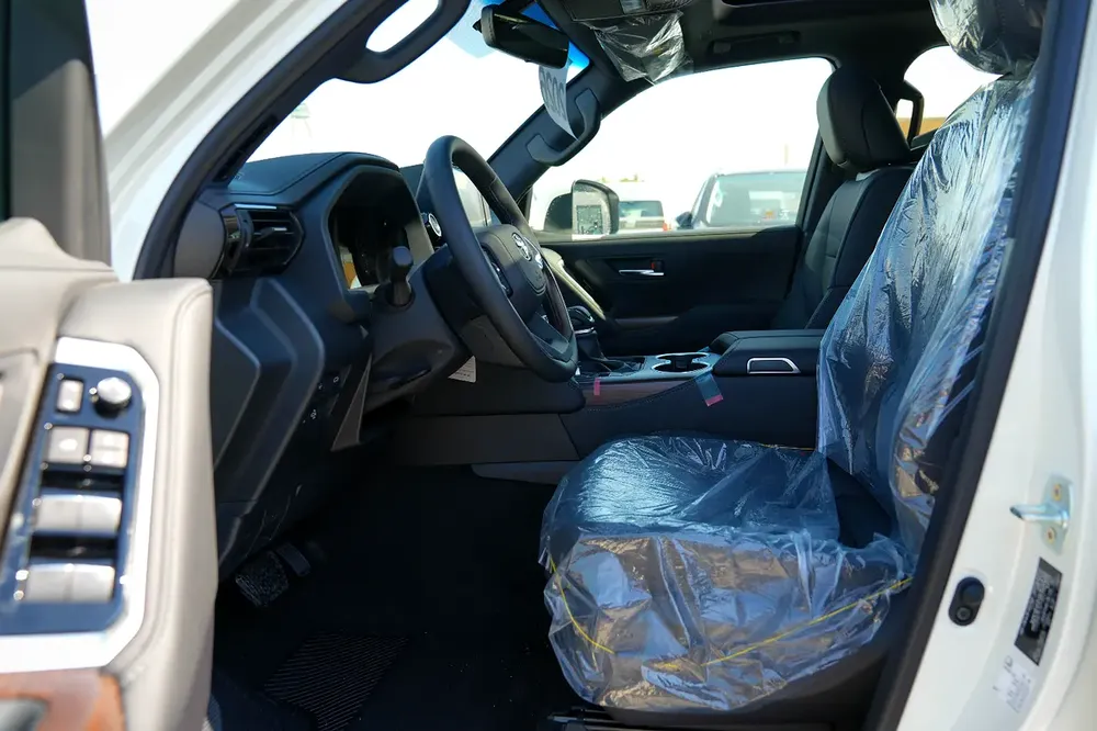 Toyota Land Cruiser GXR 4.0 2026 - GCC Specs - Image 17