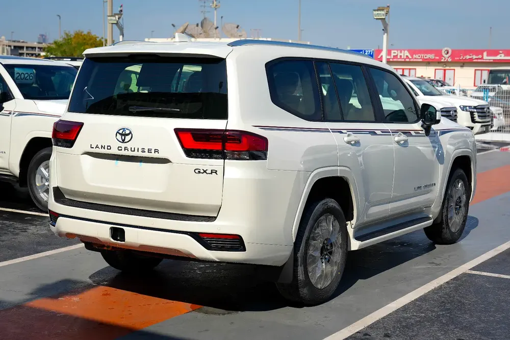Toyota Land Cruiser GXR 4.0 2026 - GCC Specs - Image 5