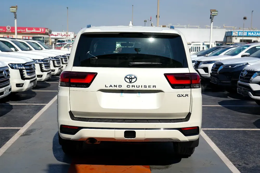 Toyota Land Cruiser GXR 4.0 2026 - GCC Specs - Image 6