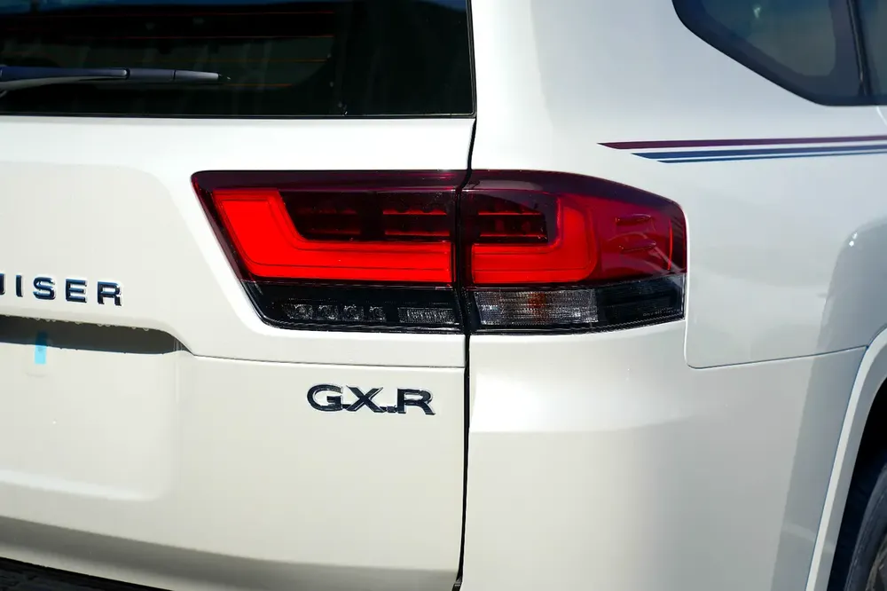 Toyota Land Cruiser GXR 4.0 2026 - GCC Specs - Image 7