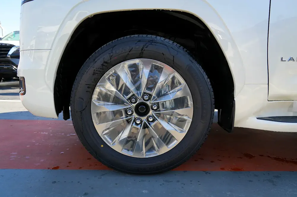 Toyota Land Cruiser GXR 4.0 2026 - GCC Specs - Image 9