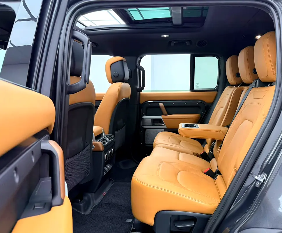 2023 Land Rover Defender 110 HSE P400, 5 Year LR Warranty + Service Pack, 7 Seater, GCC - Image 17