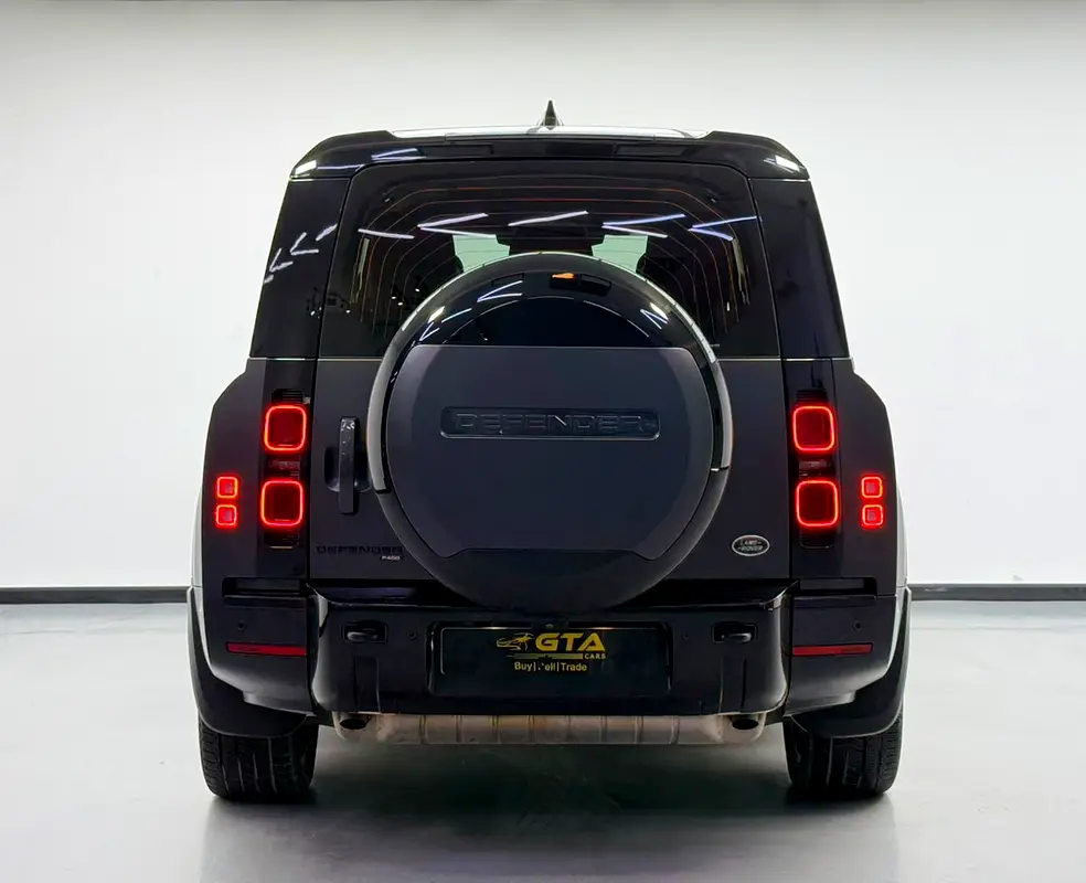 2023 Land Rover Defender 110 HSE P400, 5 Year LR Warranty + Service Pack, 7 Seater, GCC - Image 5