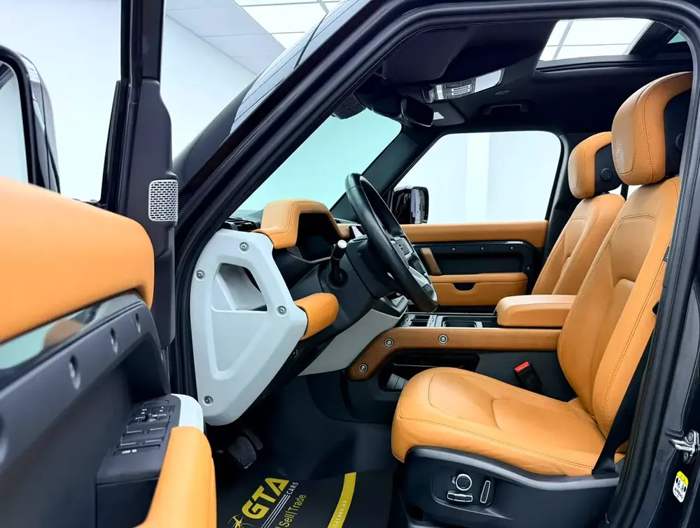2023 Land Rover Defender 110 HSE P400, 5 Year LR Warranty + Service Pack, 7 Seater, GCC - Image 8