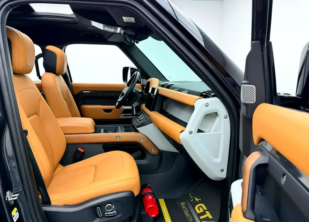 2023 Land Rover Defender 110 HSE P400, 5 Year LR Warranty + Service Pack, 7 Seater, GCC - Image 9