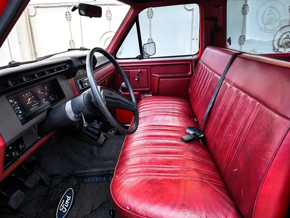 Classic 1986 Ford F-150 - American Specs - Ready to Restore! - Image 11