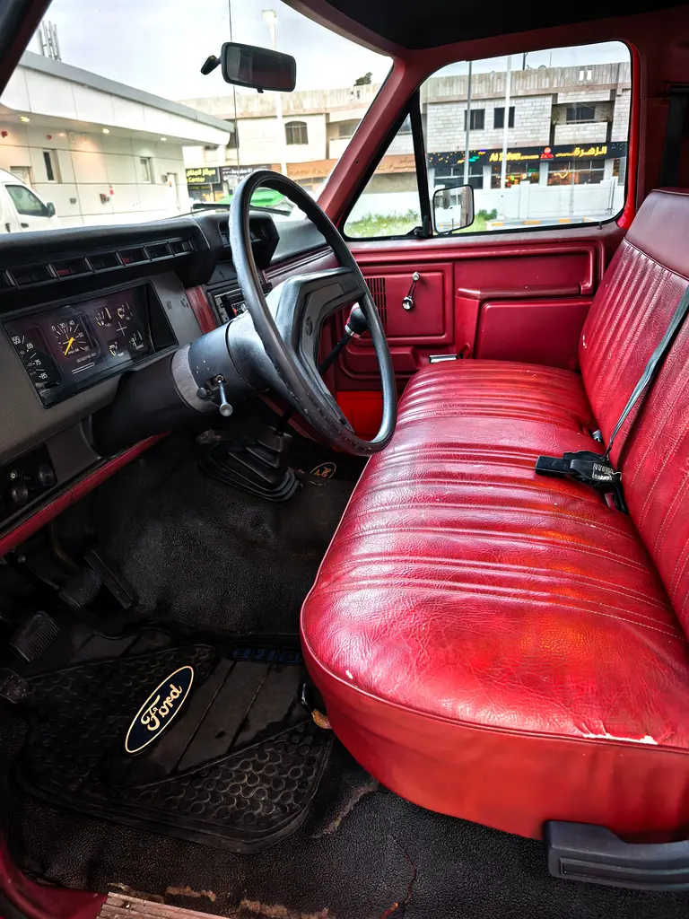 Classic 1986 Ford F-150 - American Specs - Ready to Restore! - Image 13