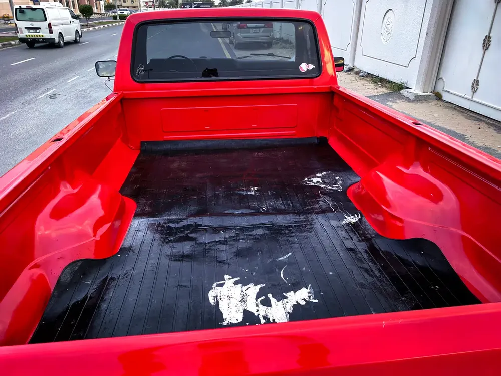 Classic 1986 Ford F-150 - American Specs - Ready to Restore! - Image 17