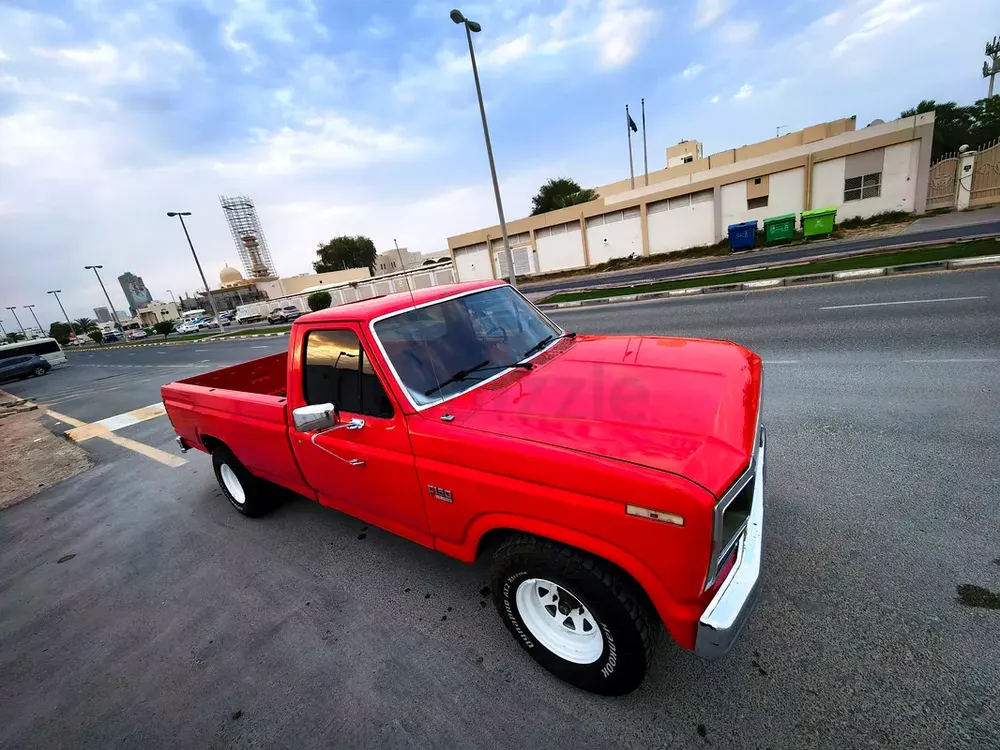 Classic 1986 Ford F-150 - American Specs - Ready to Restore! - Image 9