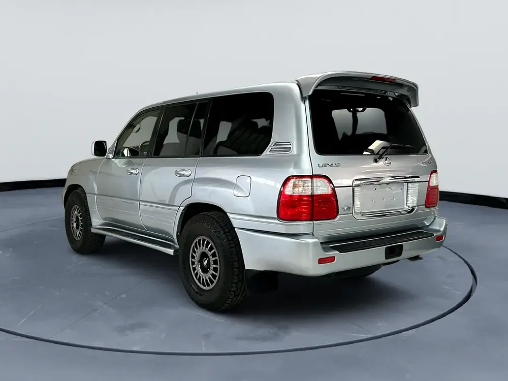 Lexus LX 470 - 2005 - Japanese Specs - GCC Resale - Image 4
