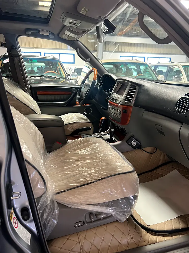 Lexus LX 470 - 2005 - Japanese Specs - GCC Resale - Image 5
