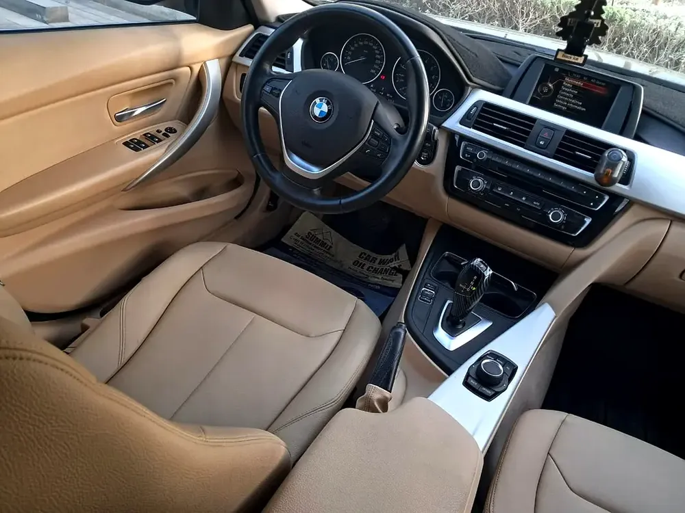 2017 BMW 3 Series 318i GCC Specs - Image 10