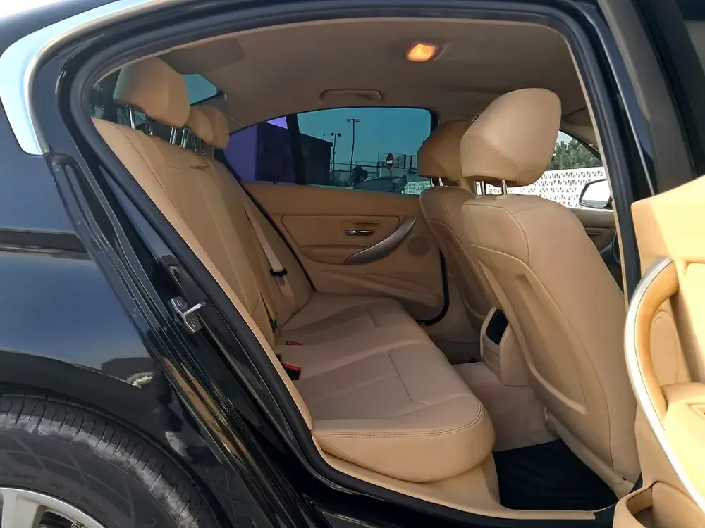 2017 BMW 3 Series 318i GCC Specs - Image 11