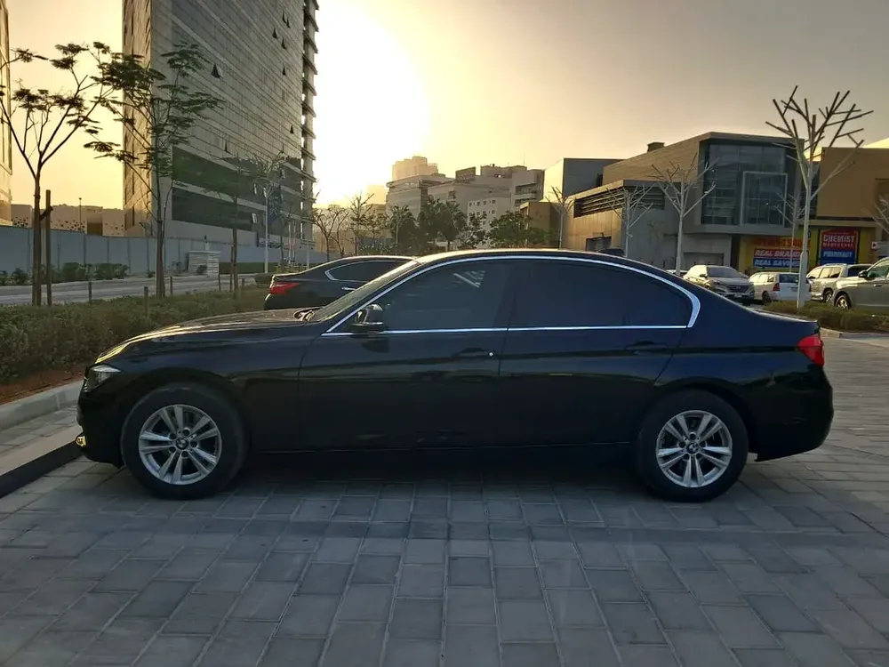 2017 BMW 3 Series 318i GCC Specs - Image 4