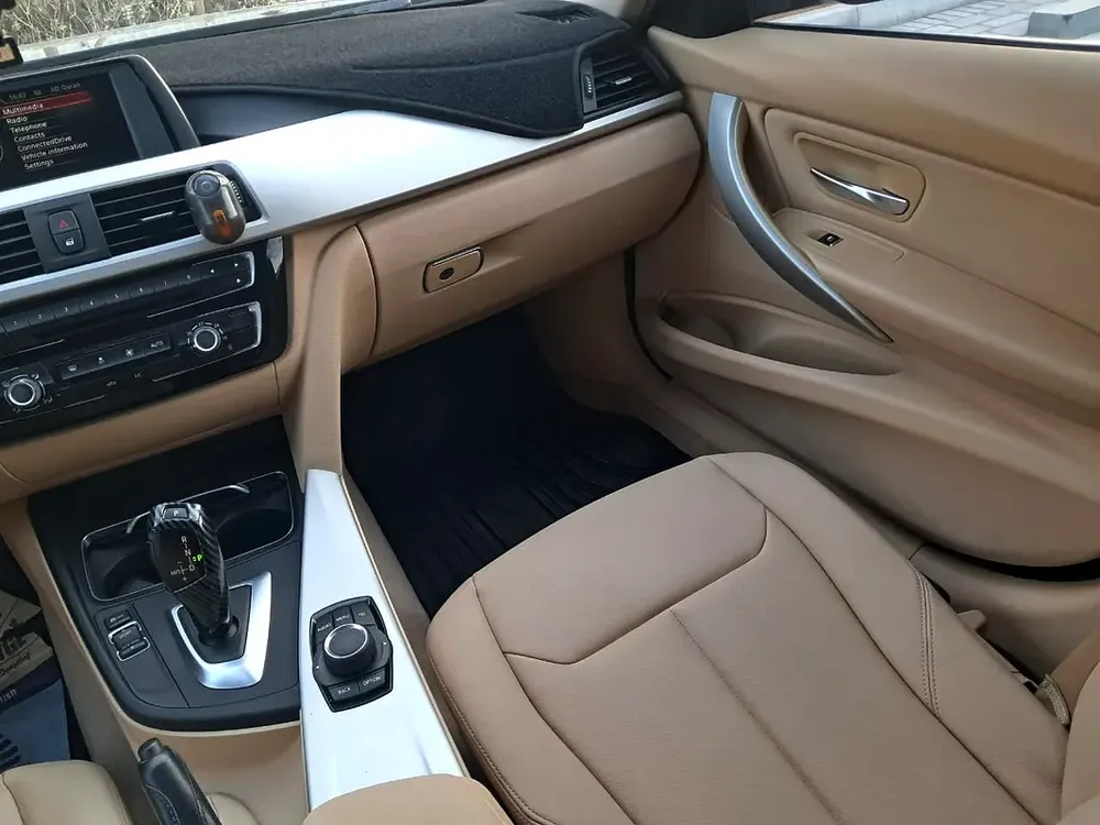 2017 BMW 3 Series 318i GCC Specs - Image 9