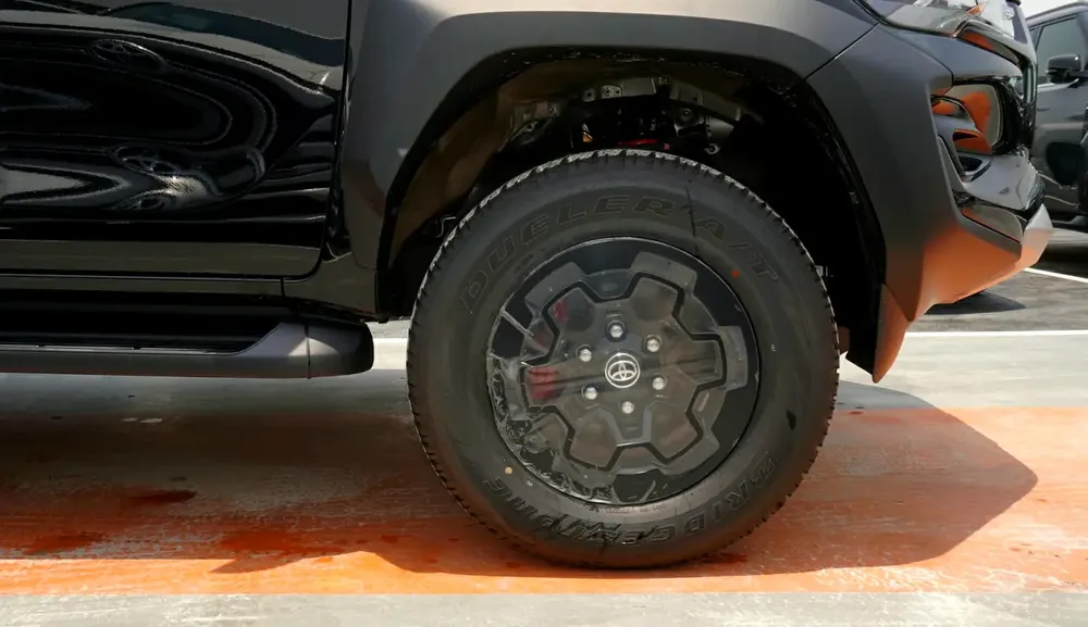 Toyota Hilux GR Sport 2.8 2026 GCC Specs - Image 10