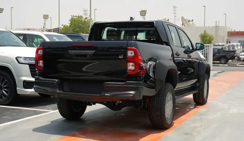 Toyota Hilux GR Sport 2.8 2026 GCC Specs - Image 4