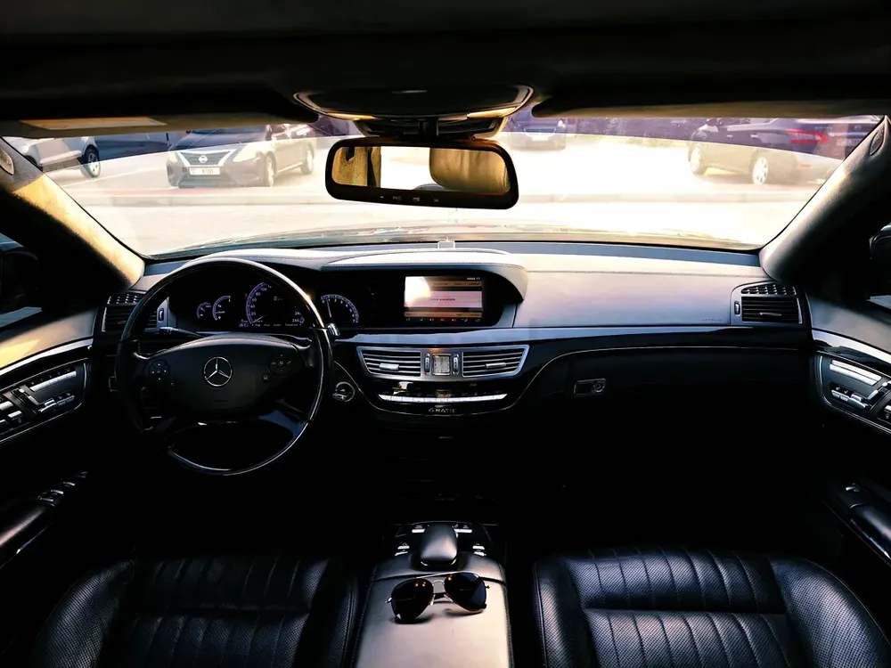VIP 700 bhp, 950 nm 4Matic S500 Twin-Turbocharged, Stage 2 tuned, car literally NEW - Image 13