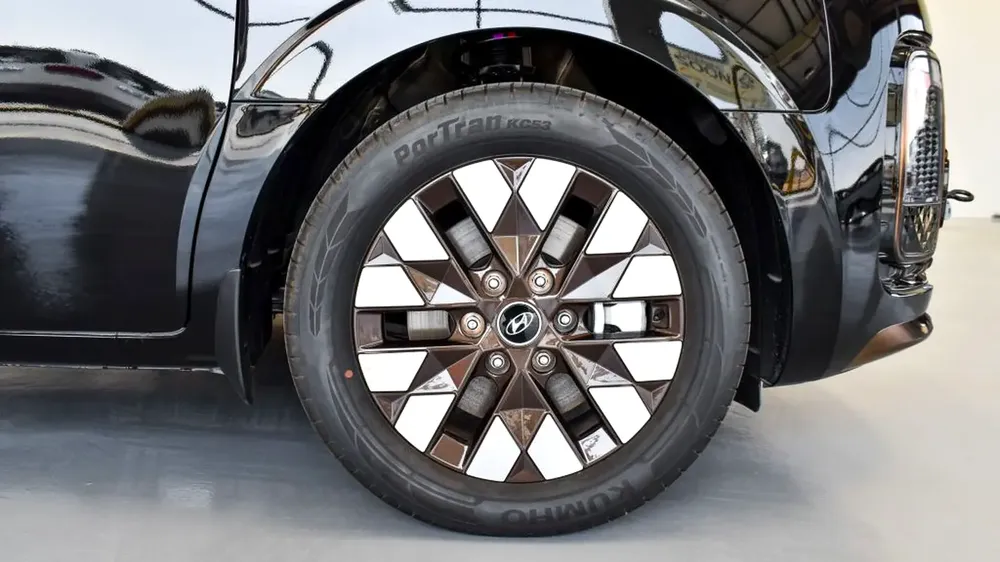 Hyundai Staria Royal Edition 2026 GCC Specs - Image 4