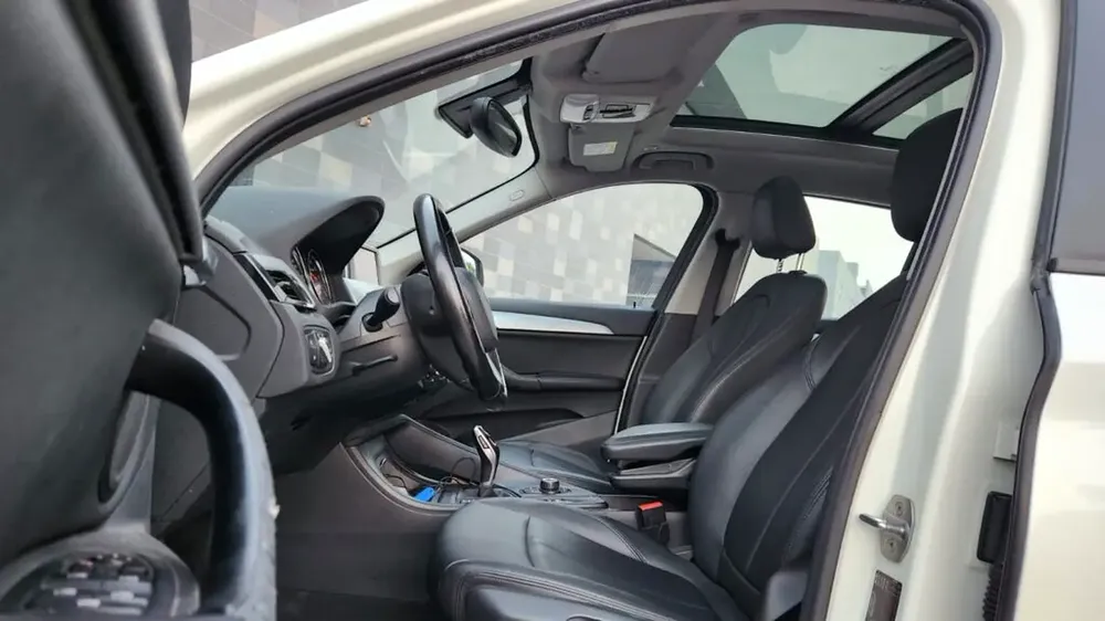 2019 BMW X1 SDrive20i full option panorama || AGENCY SERVICES || accident free - Image 11