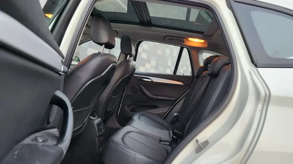 2019 BMW X1 SDrive20i full option panorama || AGENCY SERVICES || accident free - Image 12