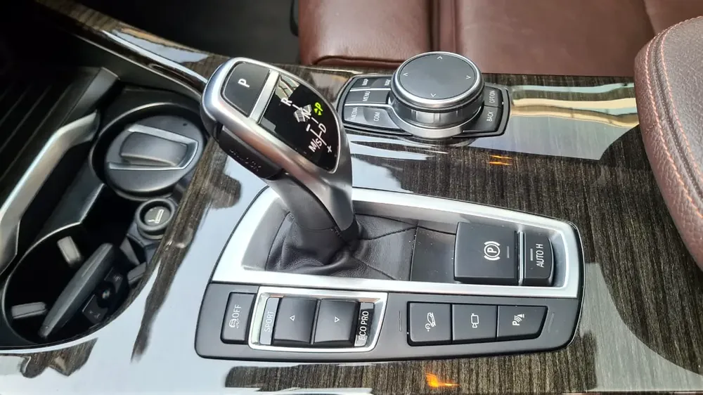 2019 BMW X1 SDrive20i full option panorama || AGENCY SERVICES || accident free - Image 9