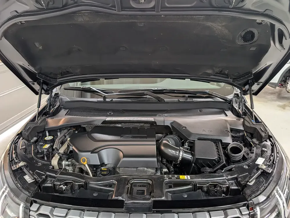 Land Rover Discovery Sport R-Dynamic P200S GCC - Image 8