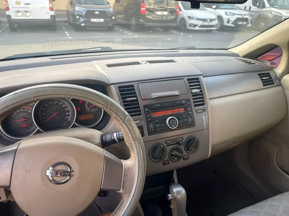 Nissan Tiida 2012 perfect condition original Dunlop tyre.. - Image 11