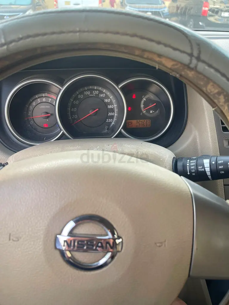 Nissan Tiida 2012 perfect condition original Dunlop tyre.. - Image 14