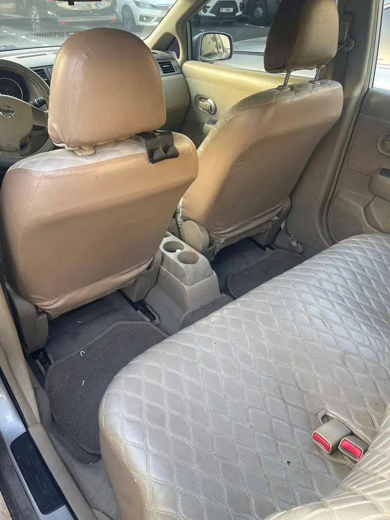 Nissan Tiida 2012 perfect condition original Dunlop tyre.. - Image 6