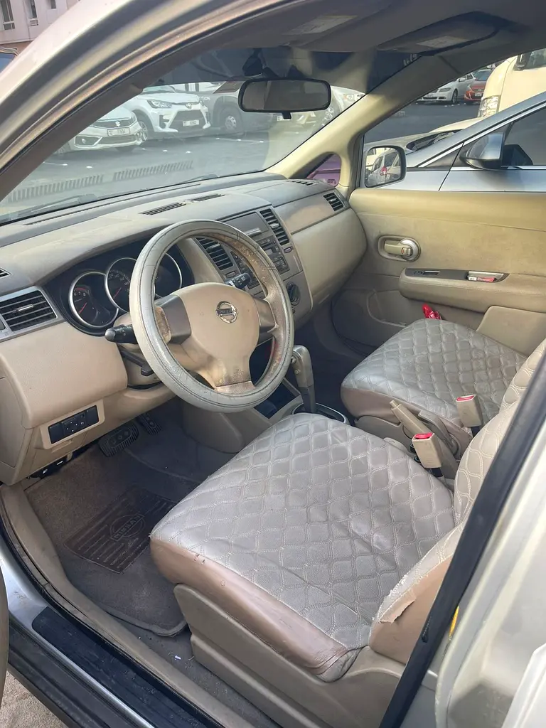 Nissan Tiida 2012 perfect condition original Dunlop tyre.. - Image 7