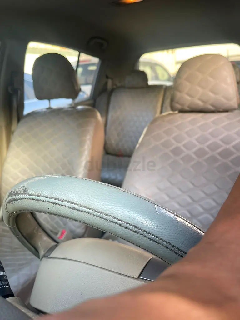 Nissan Tiida 2012 perfect condition original Dunlop tyre.. - Image 8