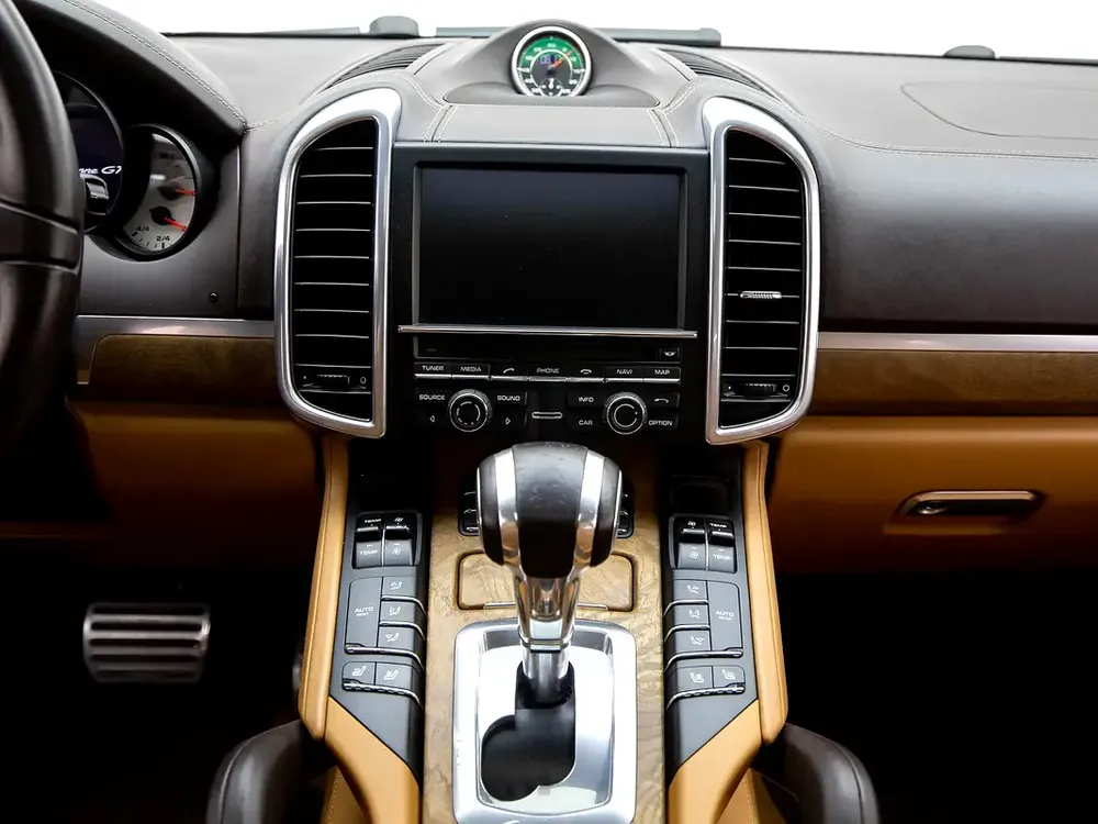 2013 | Porsche | Cayenne | GTS | GCC Spec - Image 15