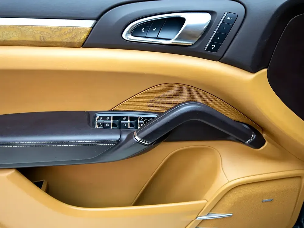 2013 | Porsche | Cayenne | GTS | GCC Spec - Image 18