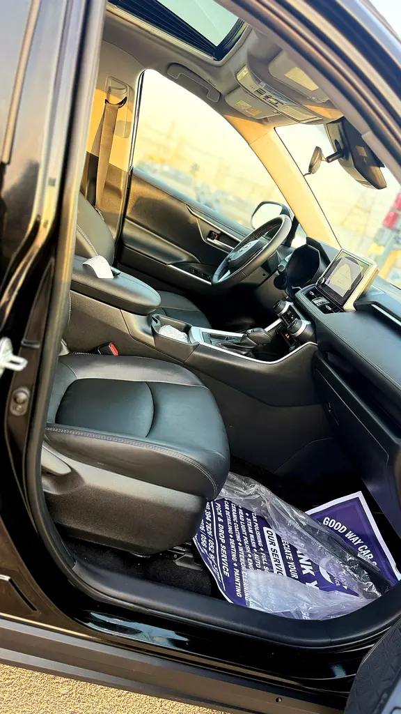2023 Toyota RAV4 XLE Premium - American Specs - Pristine Condition - Image 15