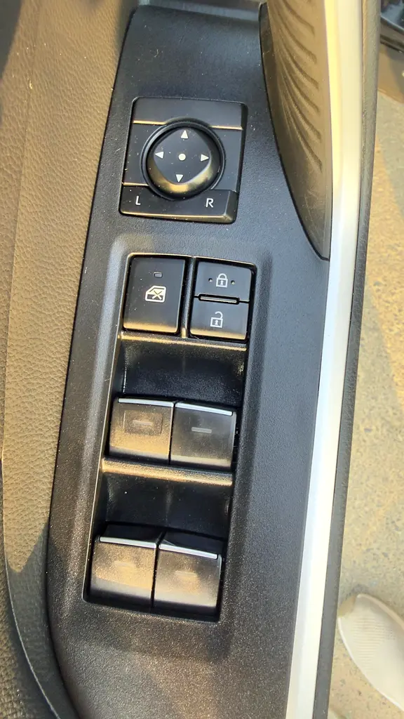 2023 Toyota RAV4 XLE Premium - American Specs - Pristine Condition - Image 20