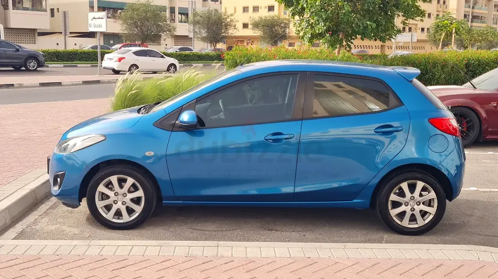 2013 MAZDA 2 HATCHBACK FULL OPTIONS GALADARI MAZDA GULF GCC SPEC LADY DRIVEN VERY CLEAN - Image 18