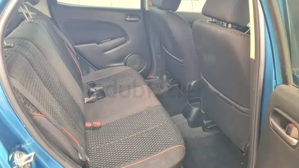 2013 MAZDA 2 HATCHBACK FULL OPTIONS GALADARI MAZDA GULF GCC SPEC LADY DRIVEN VERY CLEAN - Image 9