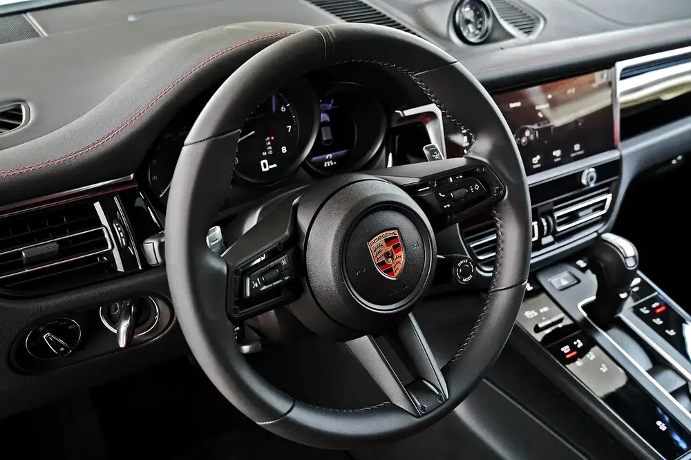 PORSCHE MACAN T 2025 - Image 9