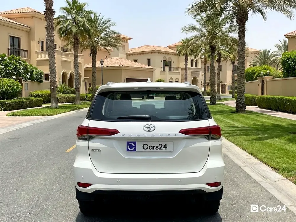 AED 1,368/m | 0 DP | Free 3 Months Warranty | Service History | 30 Day Return | TOYOTA FORTUNER 2023 - Image 4