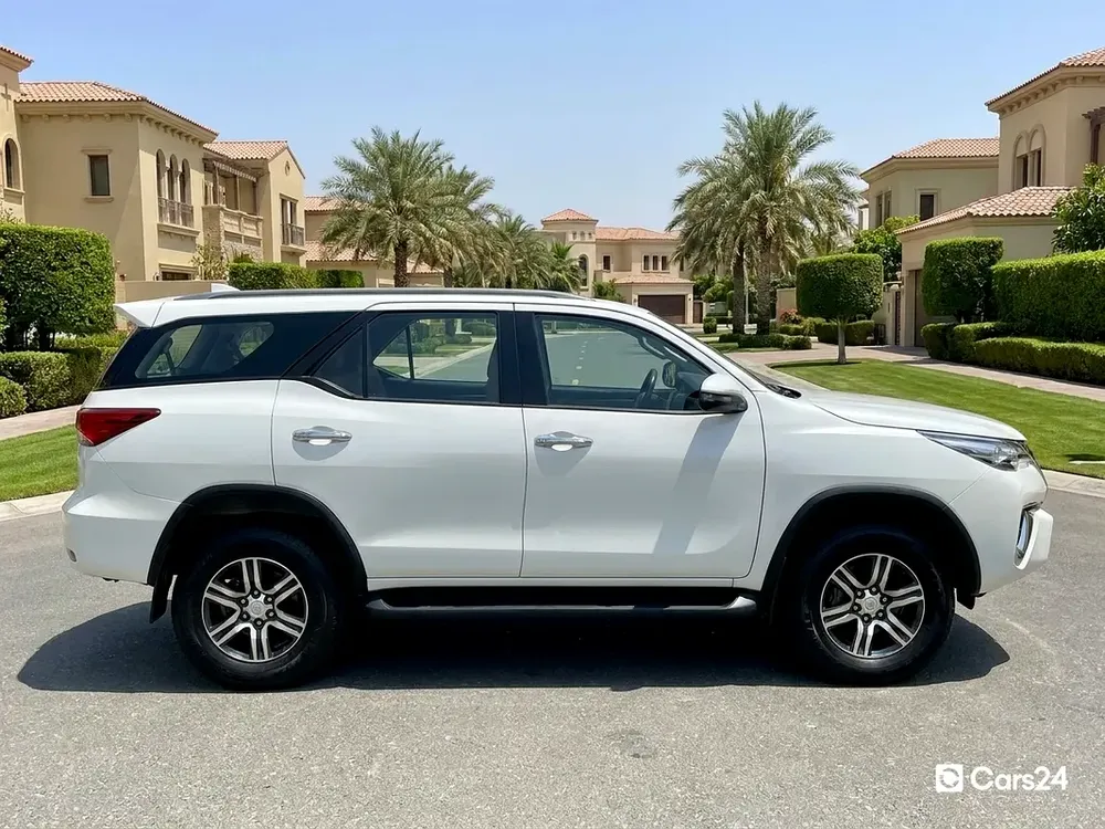 AED 1,368/m | 0 DP | Free 3 Months Warranty | Service History | 30 Day Return | TOYOTA FORTUNER 2023 - Image 5