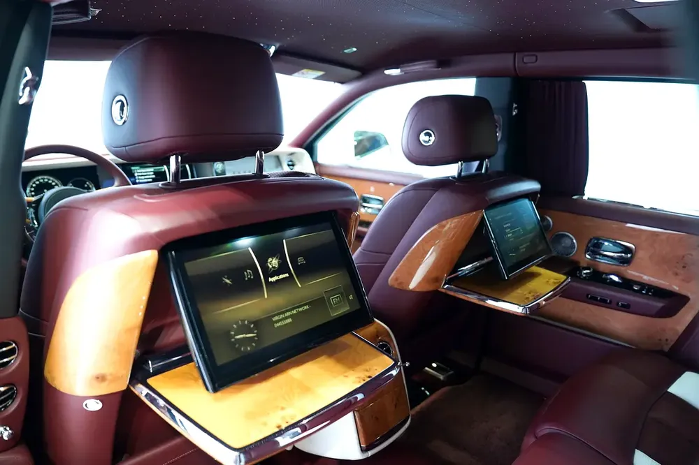 REAR ENTERTAINMENT | BESPOKE AUDIO | TWO TONE INTERIOR | GCC | WARRANTY AVAILABLE | PHANTOM - Image 12