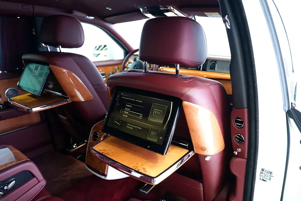 REAR ENTERTAINMENT | BESPOKE AUDIO | TWO TONE INTERIOR | GCC | WARRANTY AVAILABLE | PHANTOM - Image 15